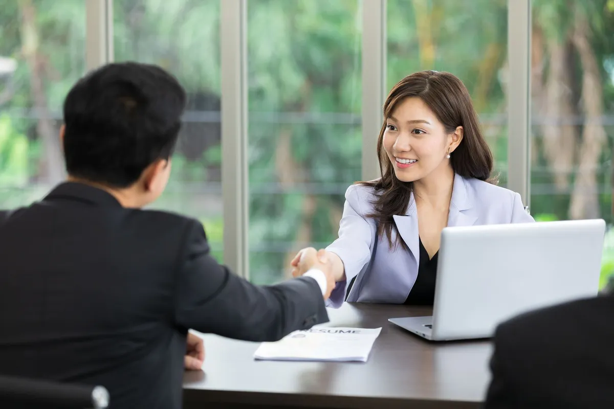 Smart Outsourcing vs Traditional Outsourcing: What Business Leaders Need to Know